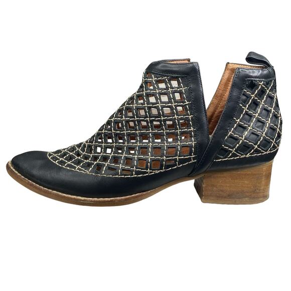 Jeffrey Campbell Women’s Taggert Black Cut Out Ankle Booties Size US 8 - Picture 3 of 11
